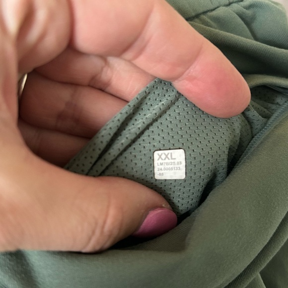 NWT Lululemon Men’s XXL Soft Jersey Shorts 5” in Grey Eucalyptus color - Picture 4 of 4